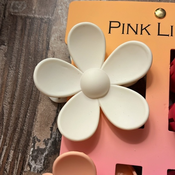 Pink Linen Hair Claw Clips set of 4 flowers NWT - Picture 2 of 6